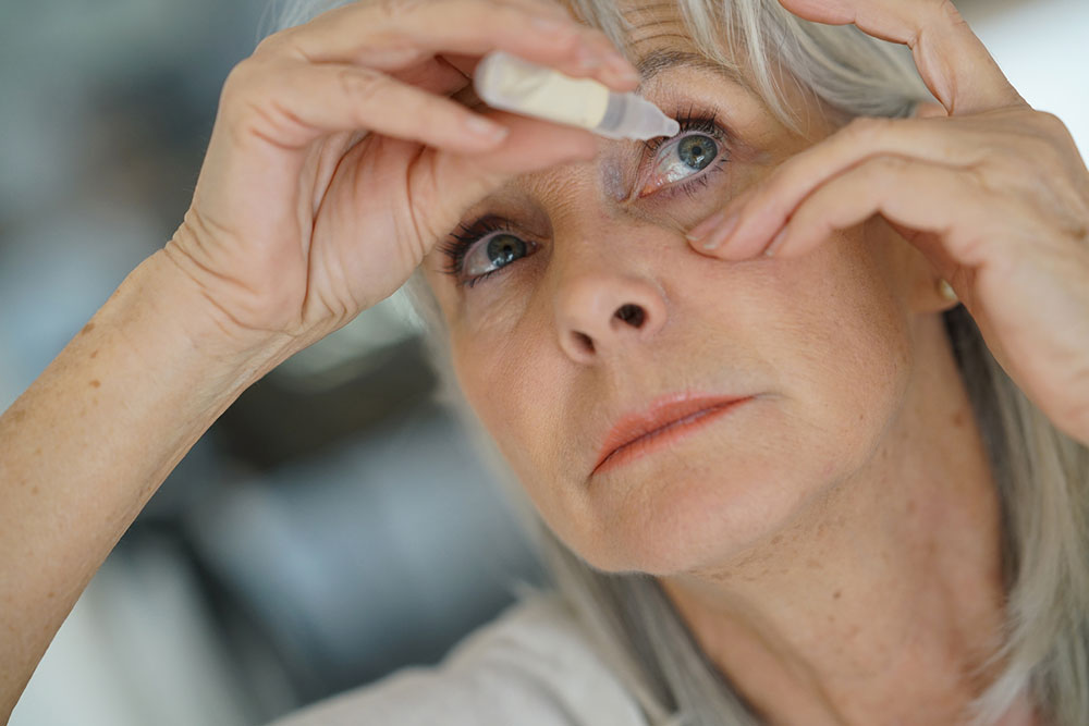 Dry Eyes – Symptoms, Causes, and Treatment Options